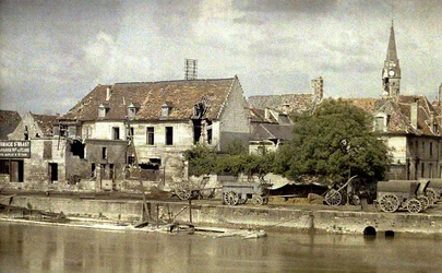 Carts along the bank of the Aisne, church of Saint-Waast in the background, Soissons, 1917